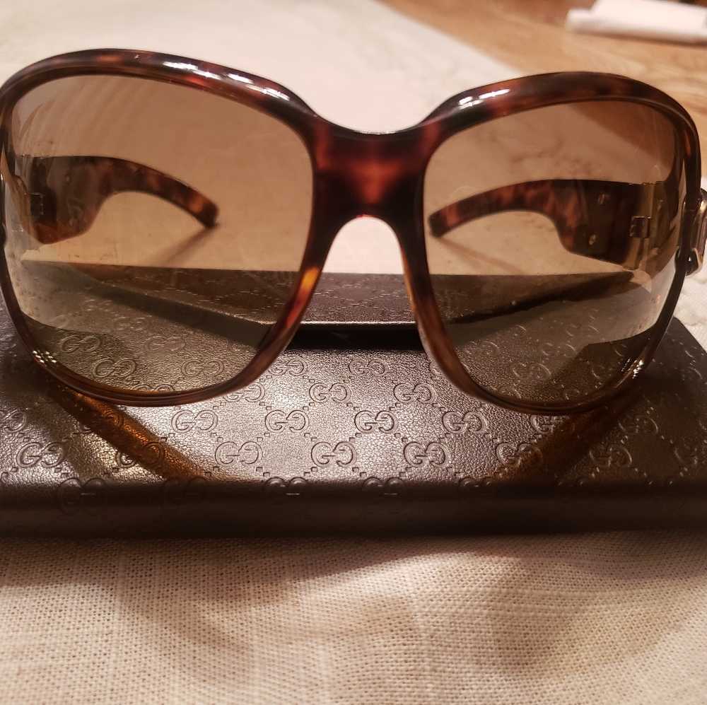 Vintage Gucci Buckle 2591/S Sunglasses